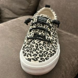 Sperry women’s shoes size 9.5. They are black and white. Excellent shape.